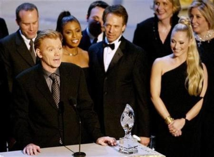 Actor David Caruso (L), star of the new drama series &#039;&#039;CSI Miami,&#039;&#039; accepts the award for Favorite New Television Dramatic Series with producer Jerry Bruckheimer (C), at the 29th annual People&#039;s Choice Awards in Pasadena
