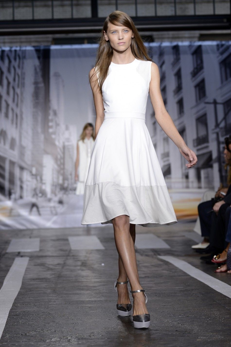 Donna Karen Runway Pictures — Spring 2015 Fashion Week – Hollywood Life