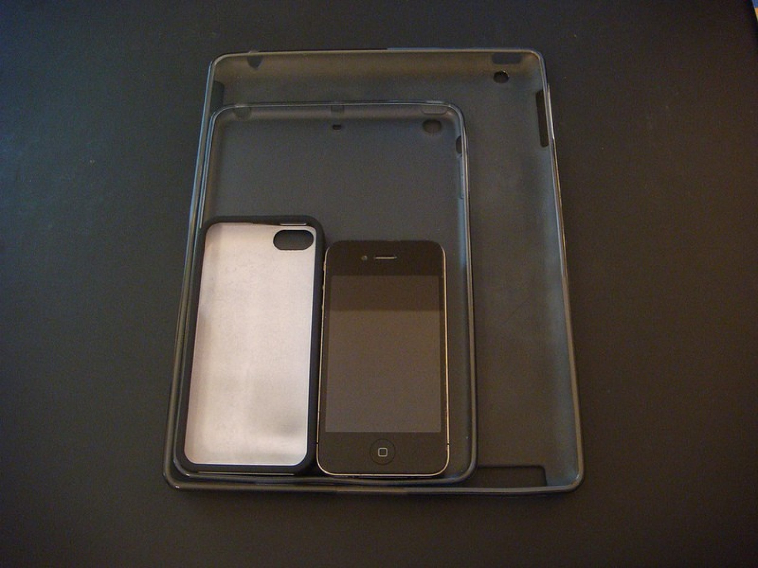 Apple iPhone 5, iPad Mini Rumors Alleged Cases Compared To iPhone 4S, New iPad PHOTOS