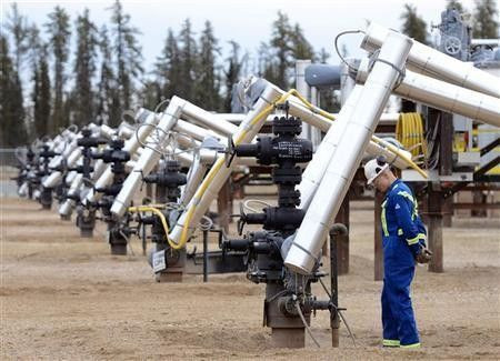 Canada pipeline firms sprint to end U.S. oil glut
