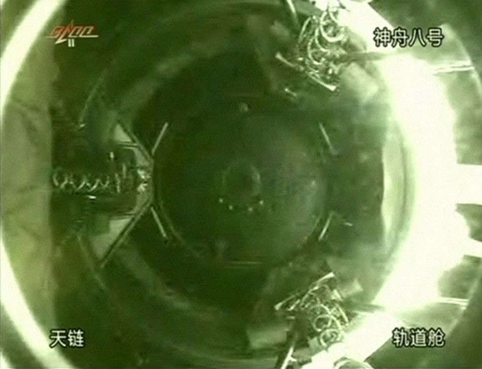 A monitoring screen at the Beijing Aerospace Flight Control Center shows China039s Tiangong Heavenly Palace 1 module as seen from the Shenzhou 8 spacecraft after docking.