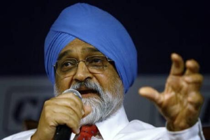 Planning Commission Deputy Chairman Montek Singh Ahluwalia speaks during a business conference organised by the Confederation of Indian Industry (CII) in New Delhi March 27, 2009.