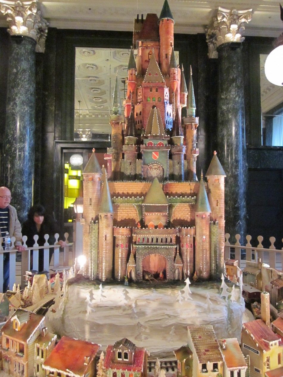 Signature 12-ft Holiday Sugar Castle