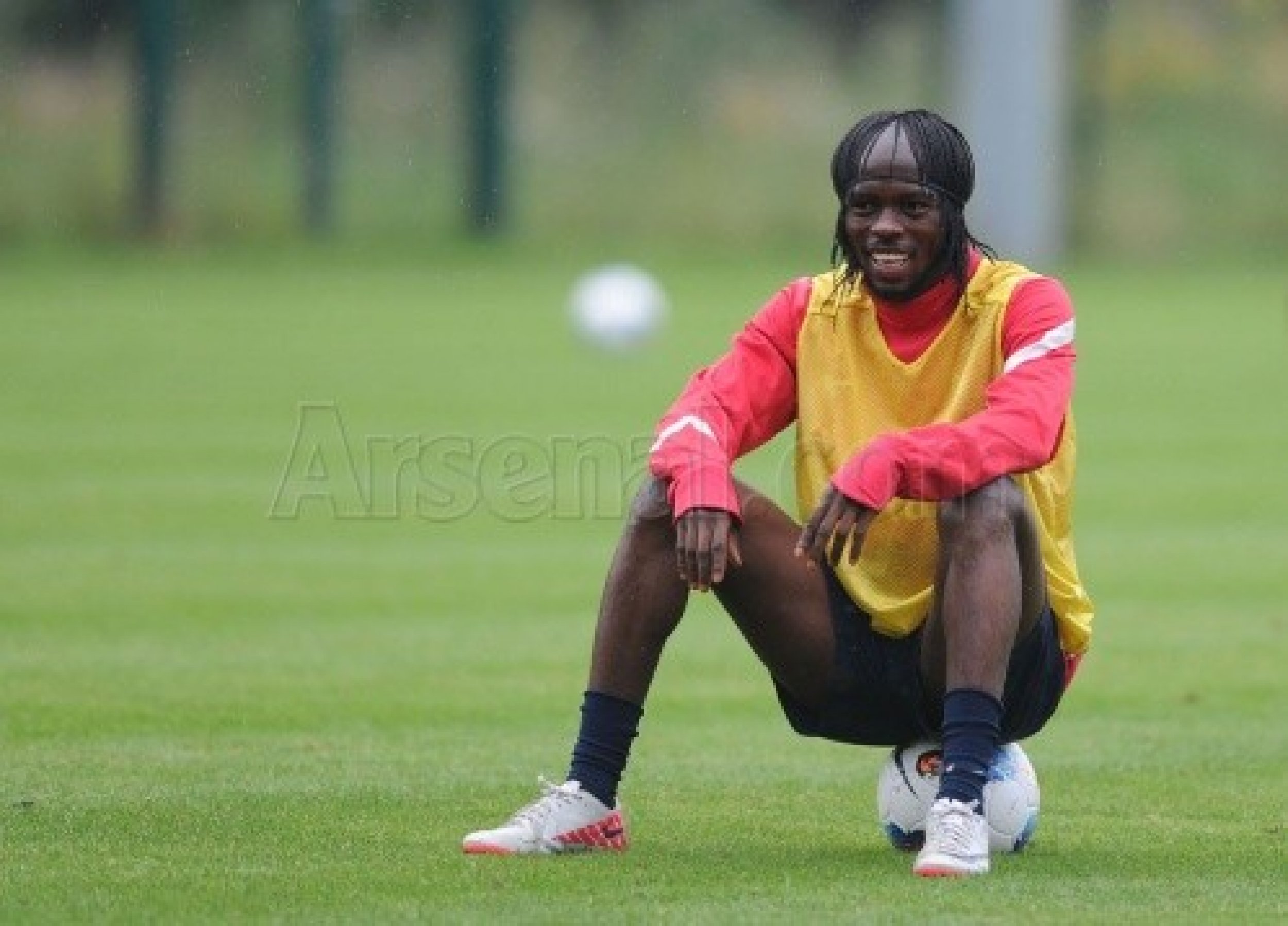 Arsenals newest recruit Gervinho takes a moment off from training.