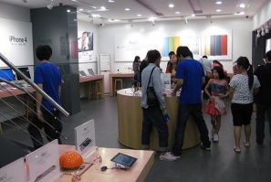 A fake Apple store in Kunming, China.