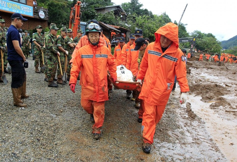 Landslides hit South Korea killing 32