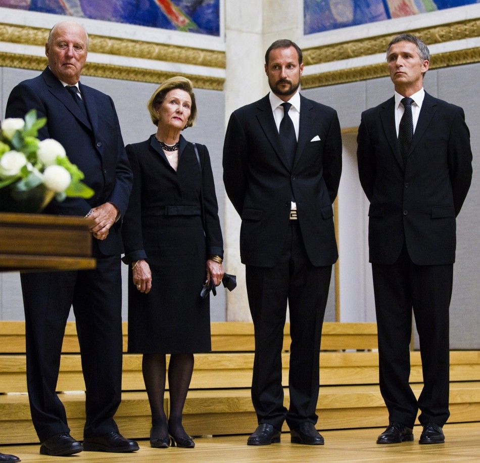 Norways King Harald, Queen Sonja, Crown Prince Haakon and PM Stoltenberg attend ceremony to sign a protocol of condolence in Grand Hall of Oslo University