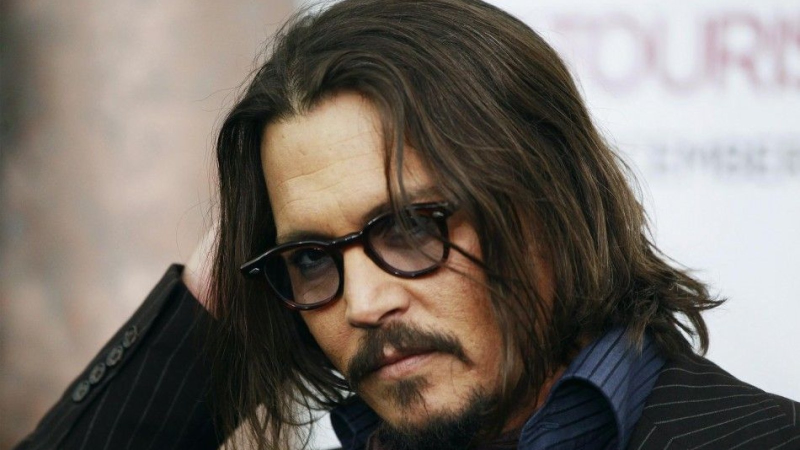 Johnny Depp Hires Homeless People As "Transcendence" Extras | IBTimes