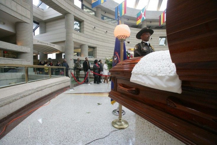 People file past Rosa Parks&#039; casket in Detroit