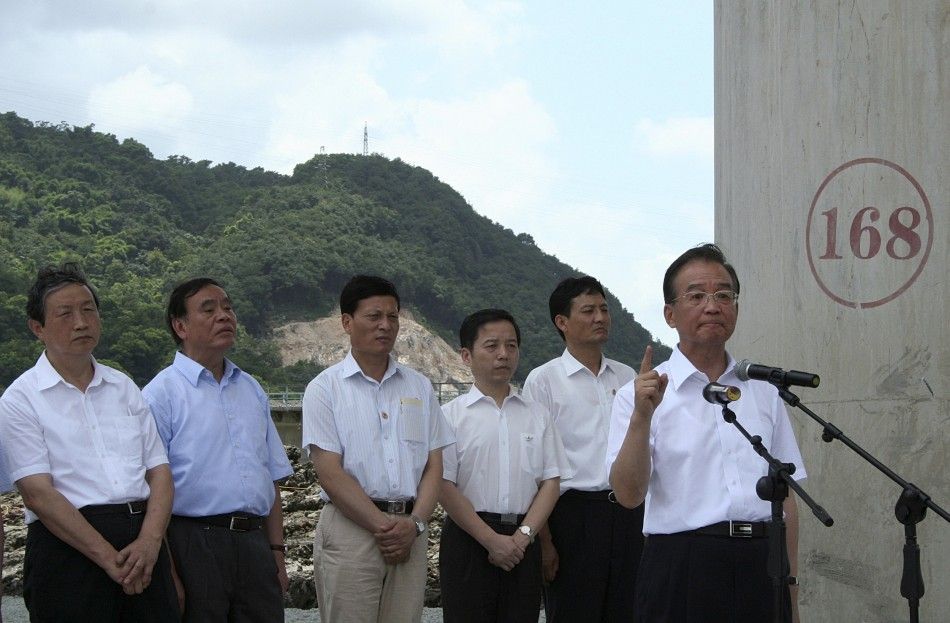 Chinese Premier Wen delivers a speech at a news conference held at the site of the train accident in Wenzhou