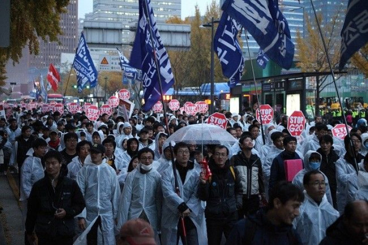 Anti-G20 protesters march in downtown Seoul on November 11, 2010.