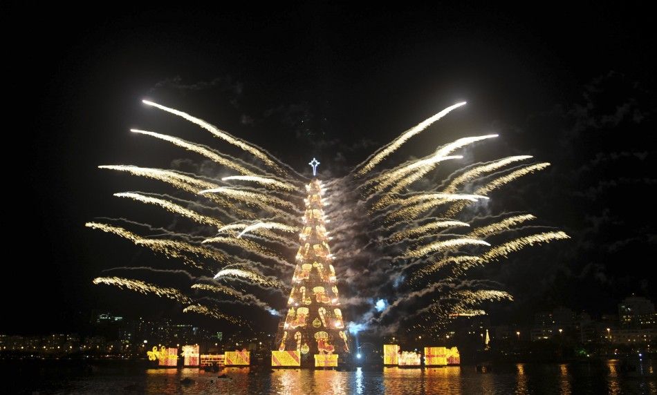 Worlds Largest Floating Christmas Tree Unveiled in Brazil