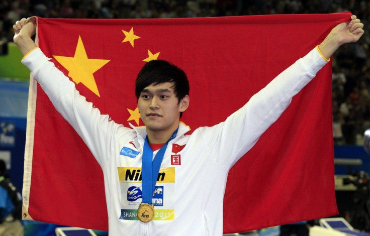 China&#039;s Sun poses with his gold medal and national flag after men&#039;s 1500m freestyle final at 14th FINA World Championships in Shanghai