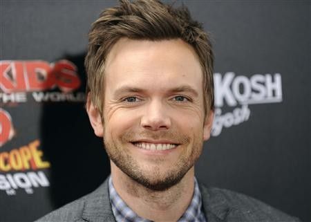 Joel McHale Takes Gay Rumors As Compliment, Talks Male Crushes | IBTimes