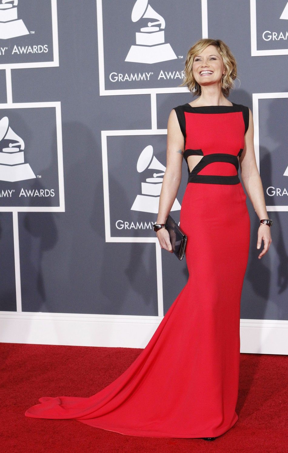  Jennifer Nettles of Sugarland arrives on the red carpet at the annual Grammy Awards in Los Angeles