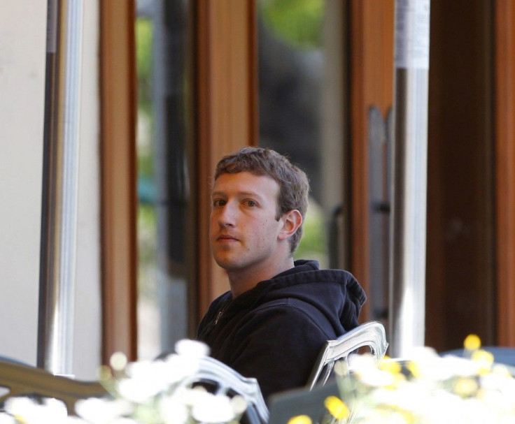 Facebook Beats Apple as ‘Worst Dress’ in Silicon Valley, Zuckerberg MVP