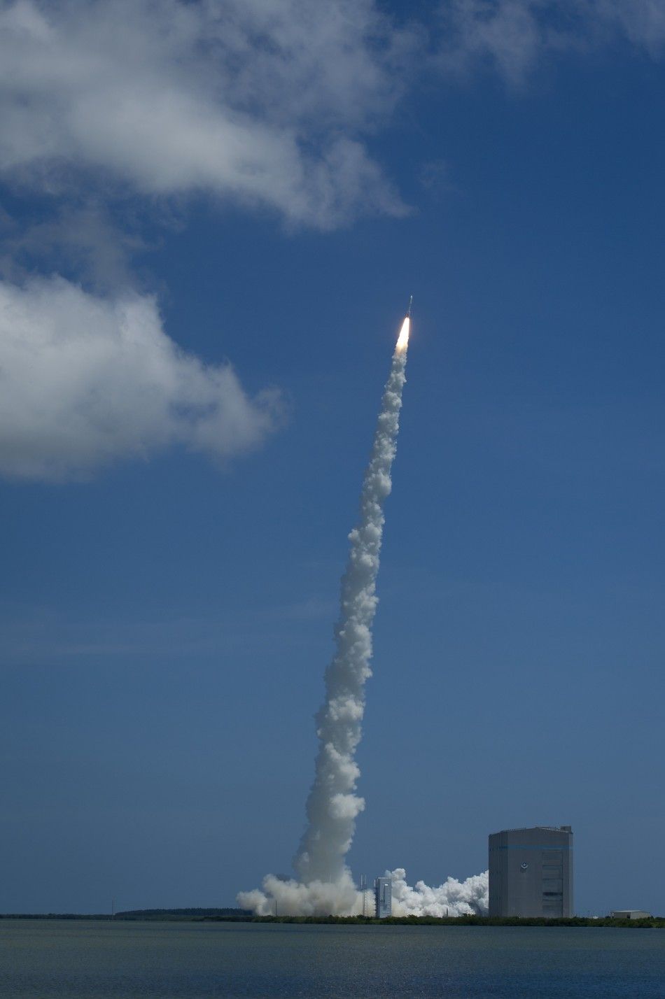 An Atlas V rocket launches with the Juno spacecraft payload from Space Launch Complex 41 at Cape Canaveral Air Force Station in Florida