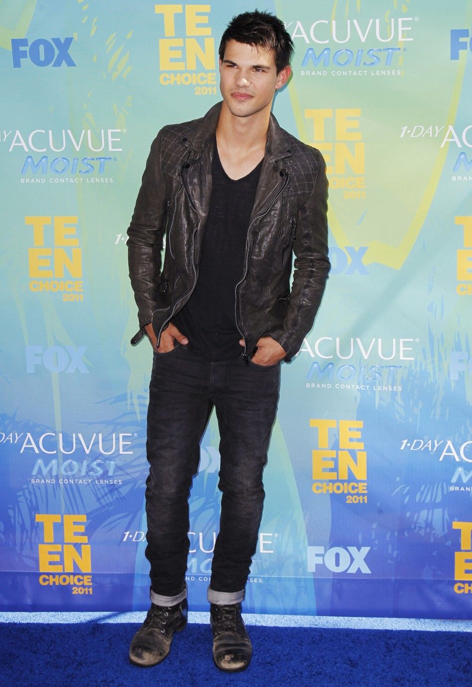 Actor Taylor Lautner arrives at the Teen Choice Awards in Los Angeles