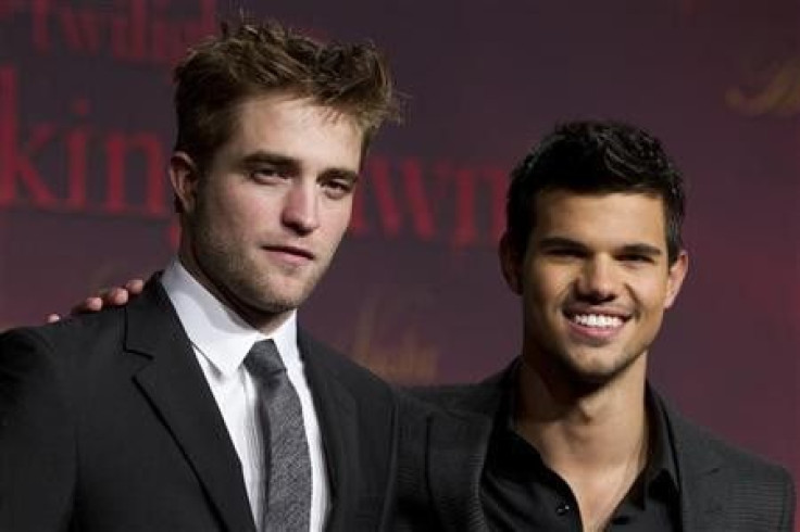 Cast members Robert Pattinson (L) and Taylor Lautner pose before the German premiere of the movie &#039;&#039;Twilight Saga: Breaking Dawn&#039;&#039; in Berlin November 18, 2011.