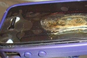 For the second time in a week, an iPhone 4 reportedly began smoking and melting without warning.