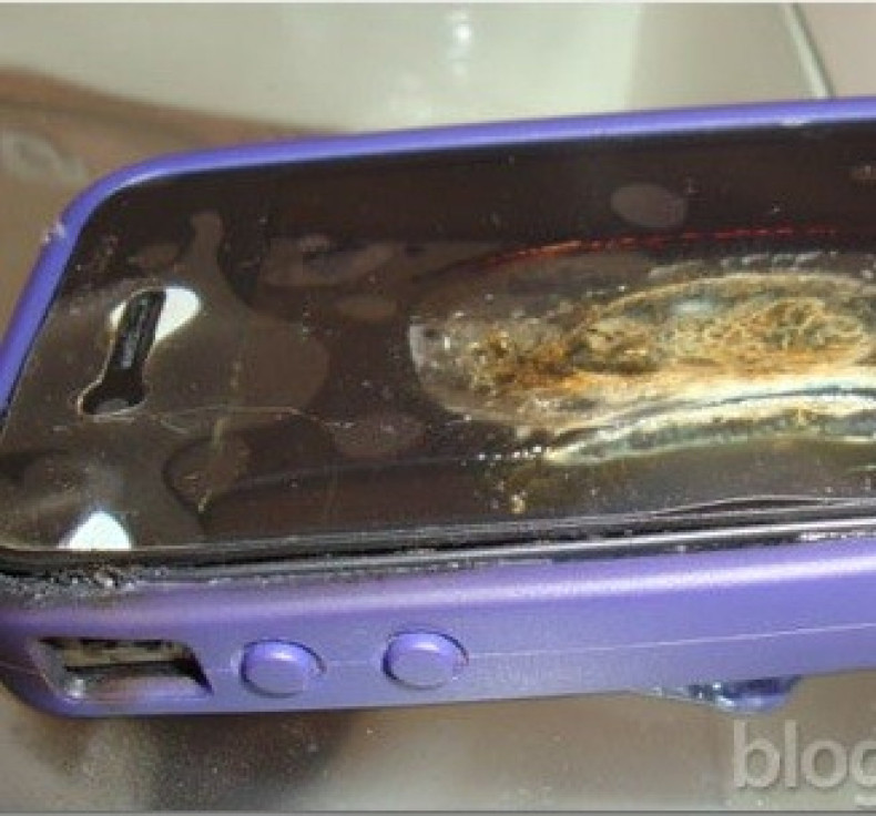 For the second time in a week, an iPhone 4 reportedly began smoking and melting without warning.