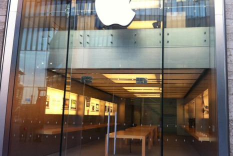 Apple Stores Across The UK Emptied