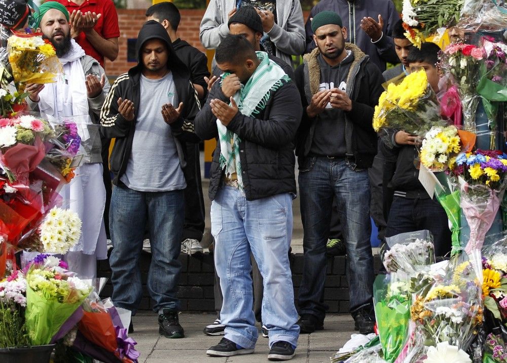 London Riots The Face of Pain as Locals Pay Tributes to Victims