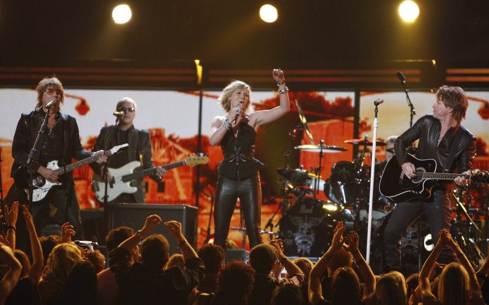 Jennifer Nettles of Sugarland performs with Richie Sambora and Jon Bon Jovi at the annual Grammy Awards in Los Angeles