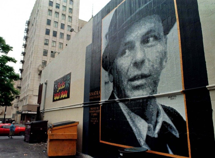 SINATRA MURAL IN HOLLYWOOD ALLEY.