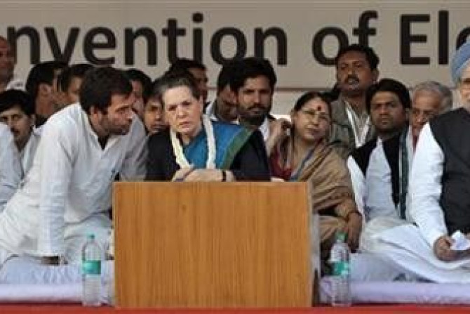 Manmohan Singh with Sonia and Rahul Gandhi