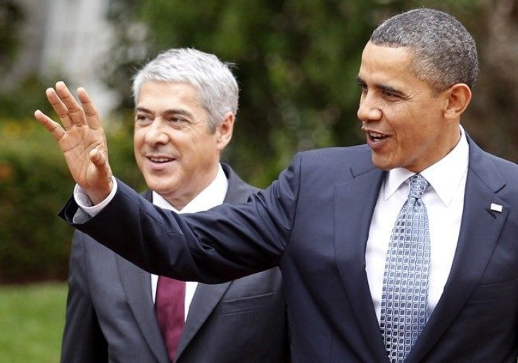 U.S. President Barack Obama waves after a meeting with Portugal's Prime Minister Jose Socrates (L) at the NATO Summit in Lisbon November 19, 2010. 