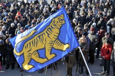 Opposition activists hold a rally to protest against what they say are violations at the parliamentary elections, in Russia&#039;s far eastern city of Vladivostok December 10, 2011