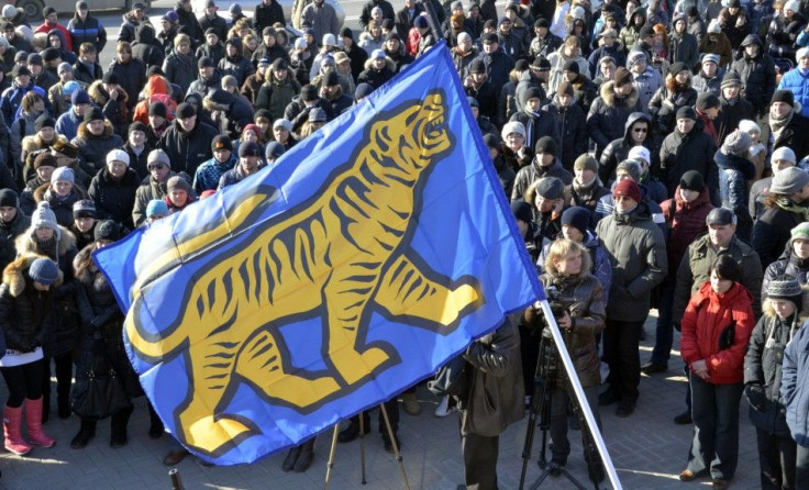 Opposition activists hold a rally to protest against what they say are violations at the parliamentary elections, in Russia&#039;s far eastern city of Vladivostok December 10, 2011