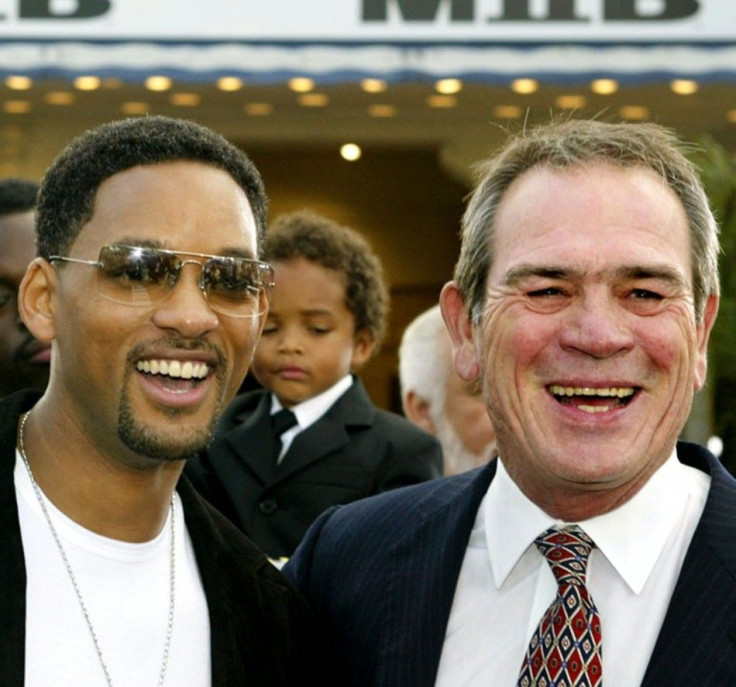 Will Smith and Tommy Lee Jones reprise their roles as Agent J and K, respectively, in the new Men in Black 3 trailer.