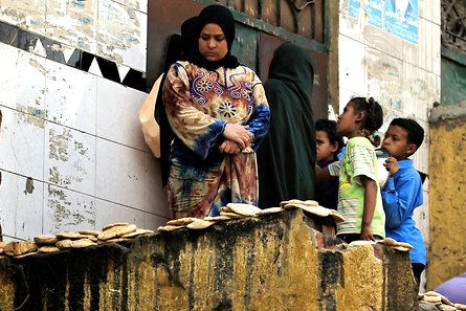 Egyptian people wait for bread during Morsi's first 100 days Oct. 4, 2012