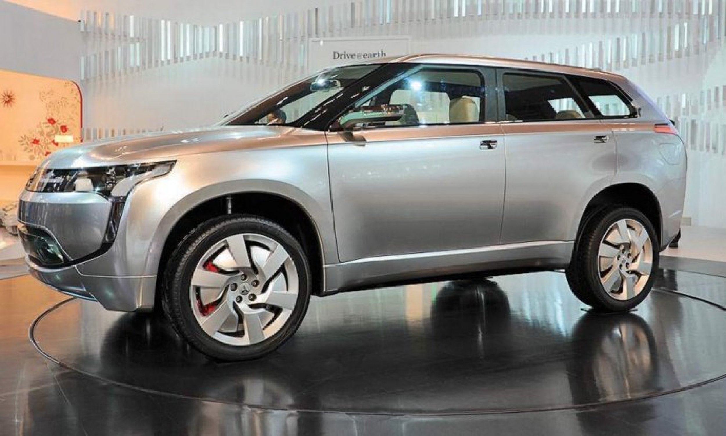 Mitsubishi to launch plugin hybrid SUV in 2013
