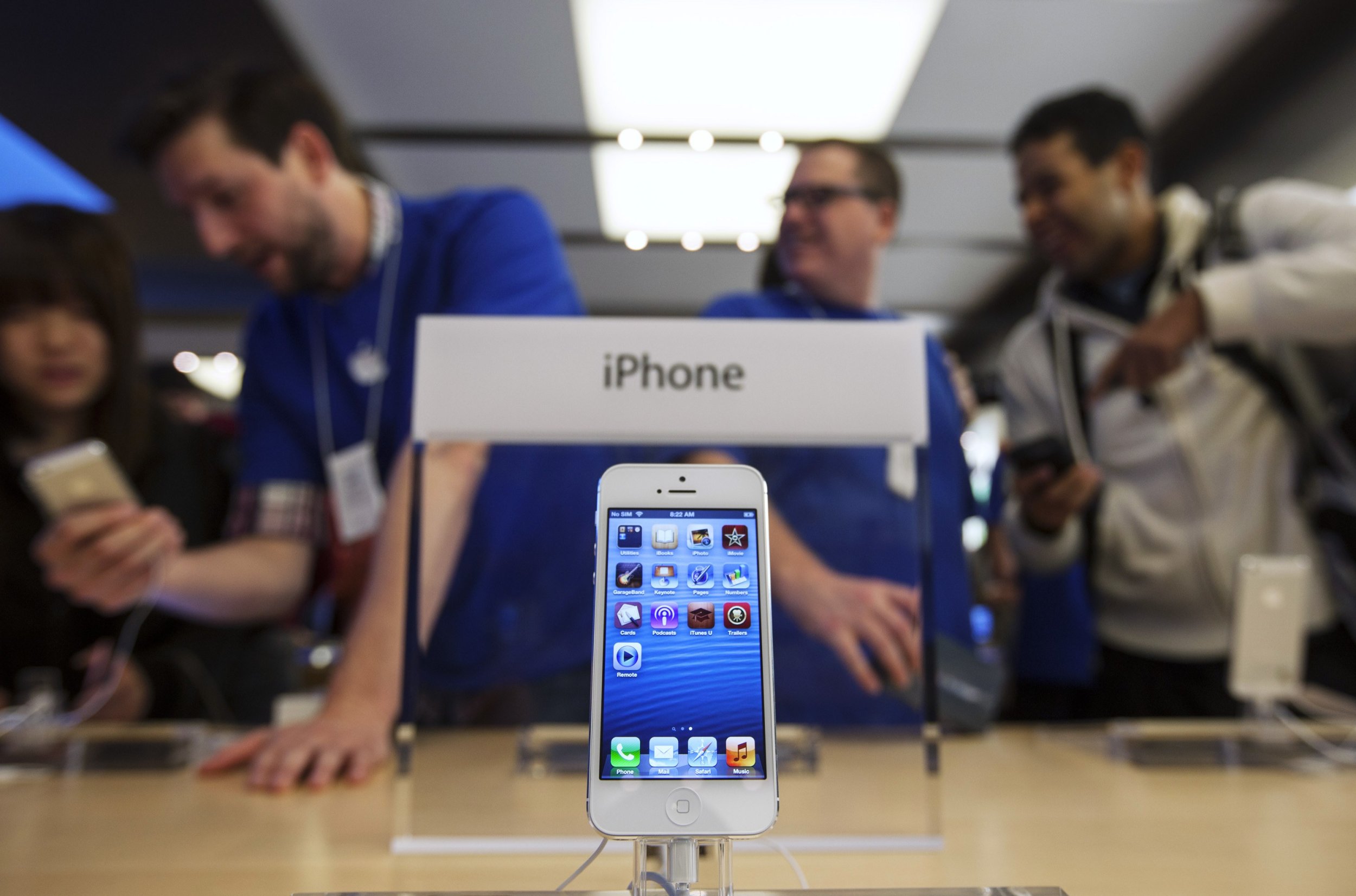 Apple Iphone 5s Release Date Tipped For June With 128gb Storage 6 8