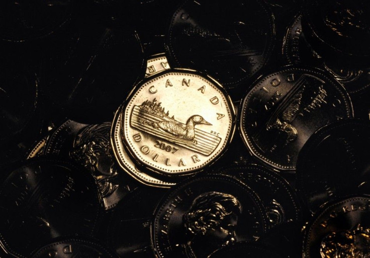 Loonie flat but outperforms majors in thin trade
