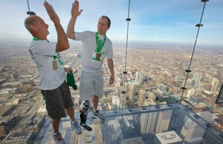 Zac Vawter Scales Chicago Skyscraper