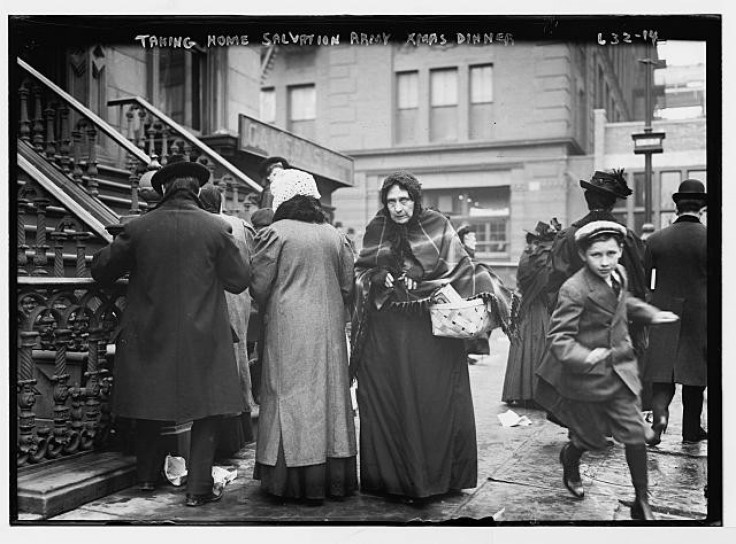 Taking home baskets, Salvation Army Christmas dinner, New York