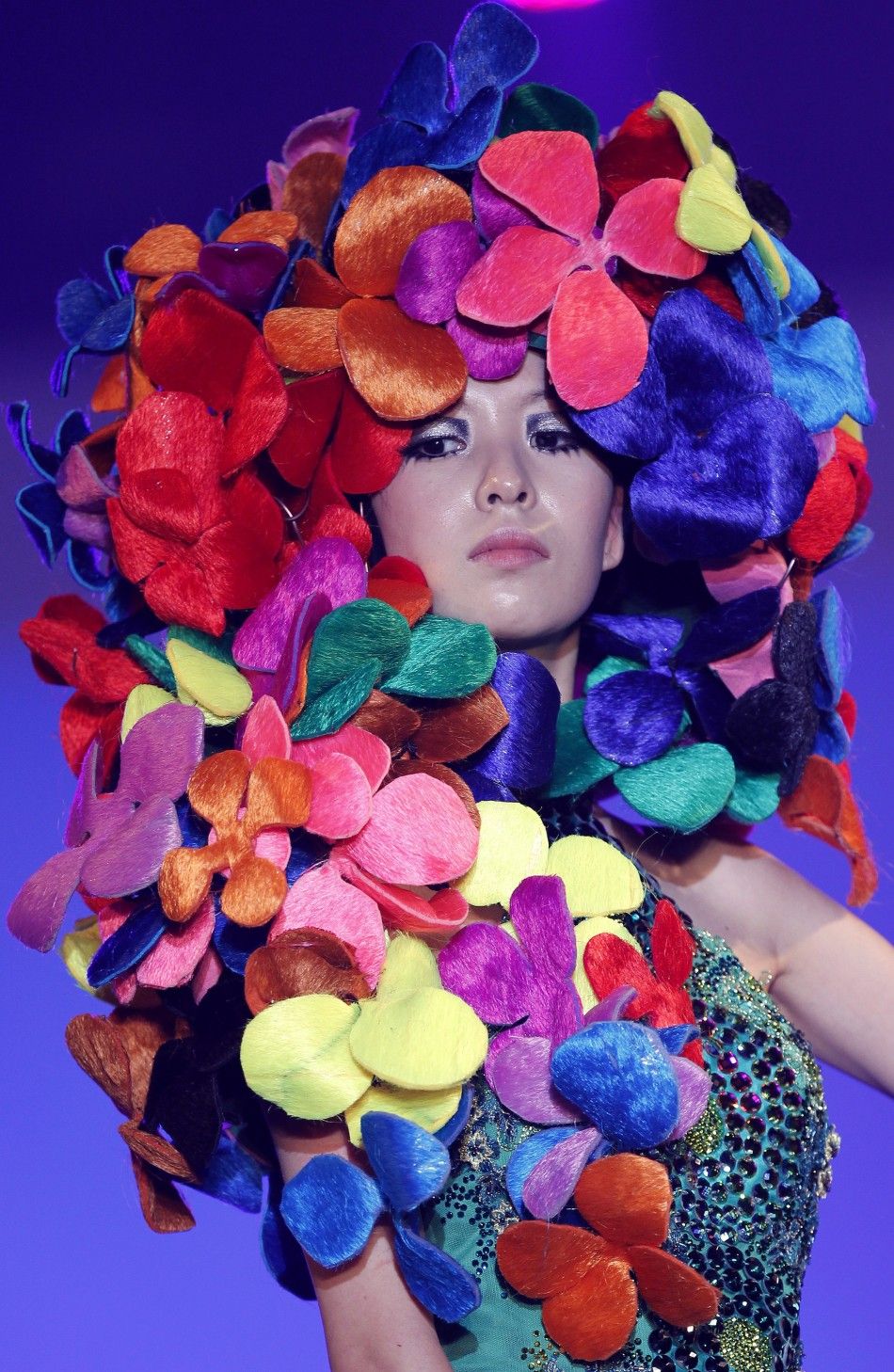 A model presents a creation during the 2012 Korea Hair Collection in Seoul December 6, 2011.