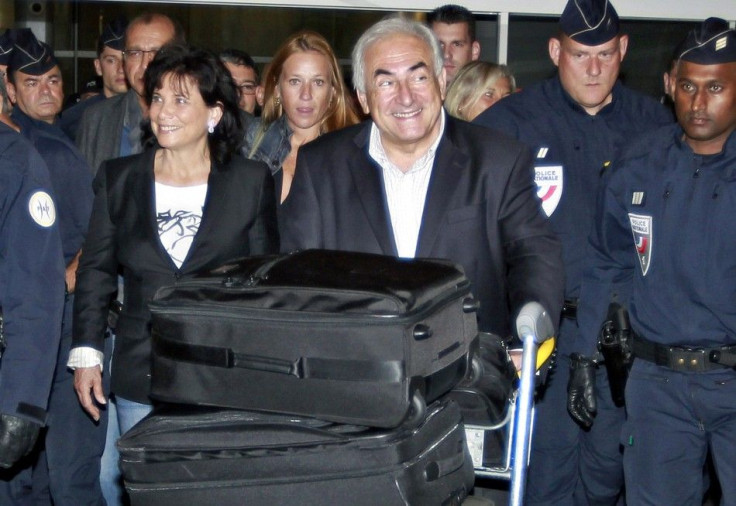 Former IMF chief Strauss-Kahn and wife Sinclair arrive at Charles-de-Gaulle airport in Roissy near Paris
