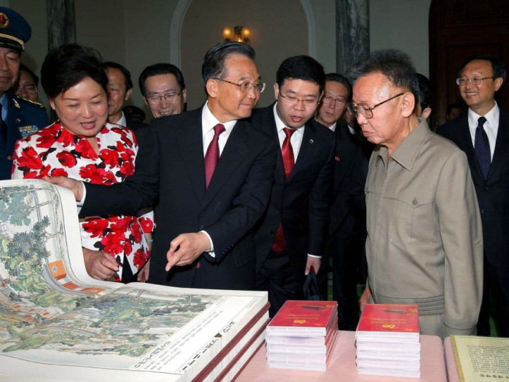Chinese Premier Wen Jiabao presents gifts to North Korean leader Kim Jong-il during their meeting in Pyongyang