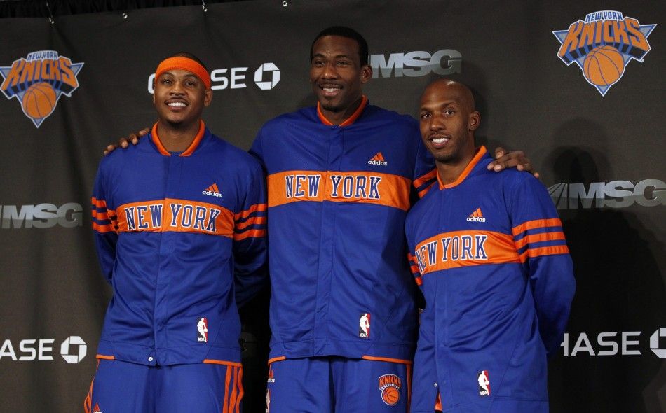 Knicks Anthony poses with Stoudemire and Billups at a news conference in New York 