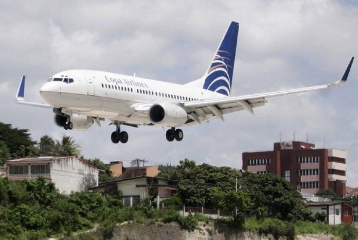 A Copa Airlines plane prepares to land at Toncontin airport in Tegucigalpa July 16, 2008.