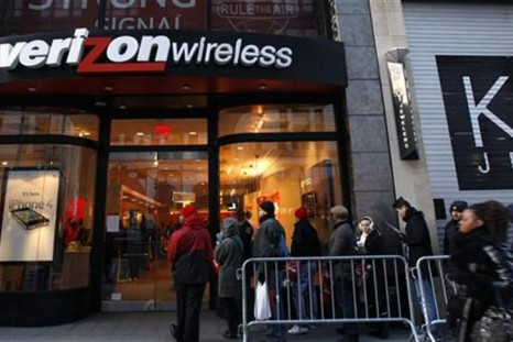 Customers wait outside Verizon Wireless store in New York to buy the iPhone on first day of Verizon service availability