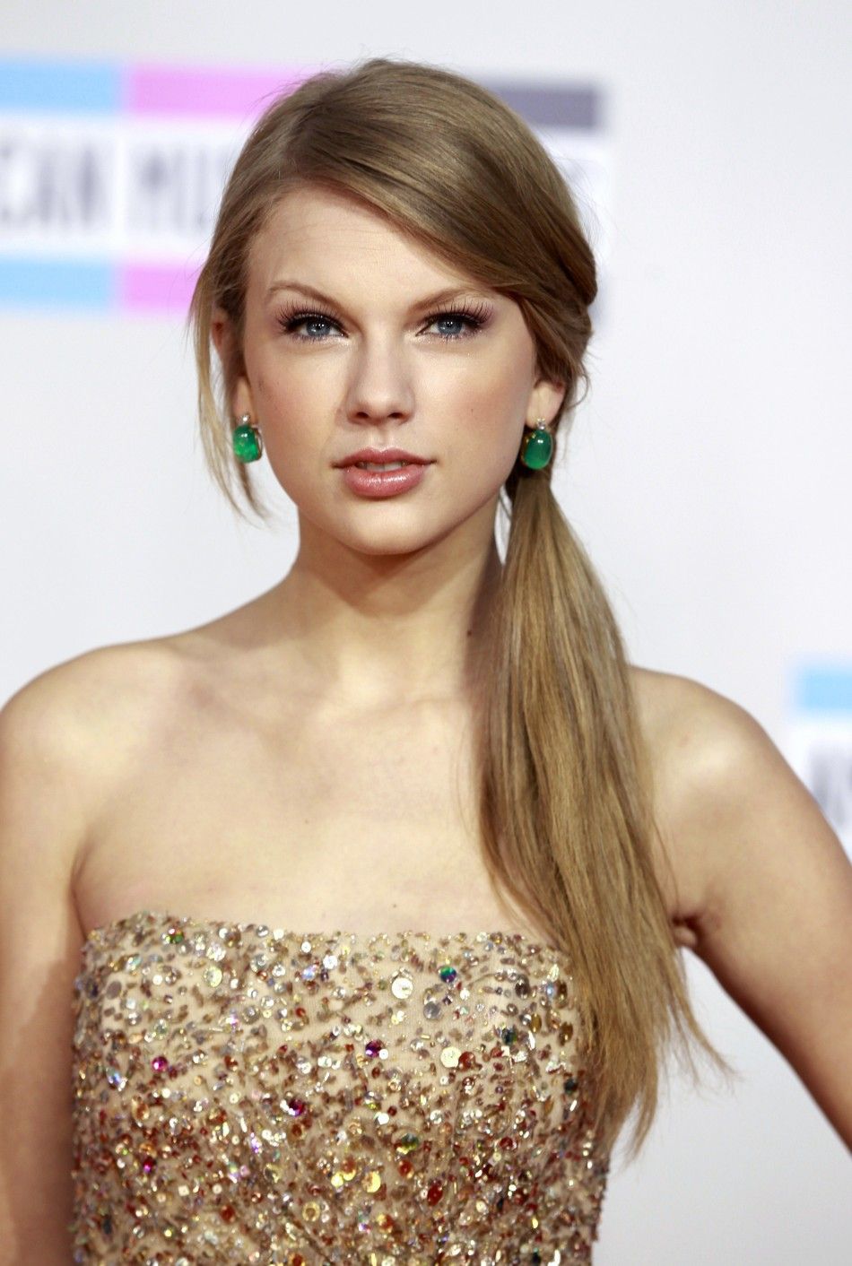 Singer Taylor Swift arrives at the 2011 American Music Awards in Los Angeles
