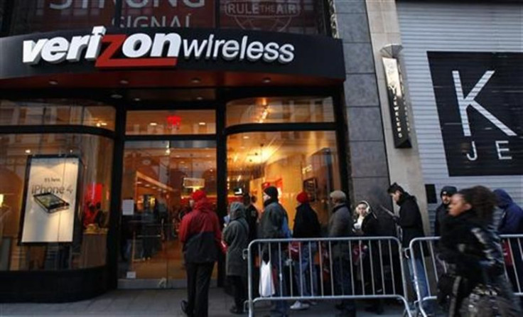 Customers wait outside Verizon Wireless store in New York to buy the iPhone on first day of Verizon service availability