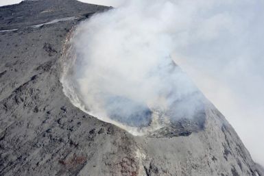 Aleutian Volcano Erupts Again