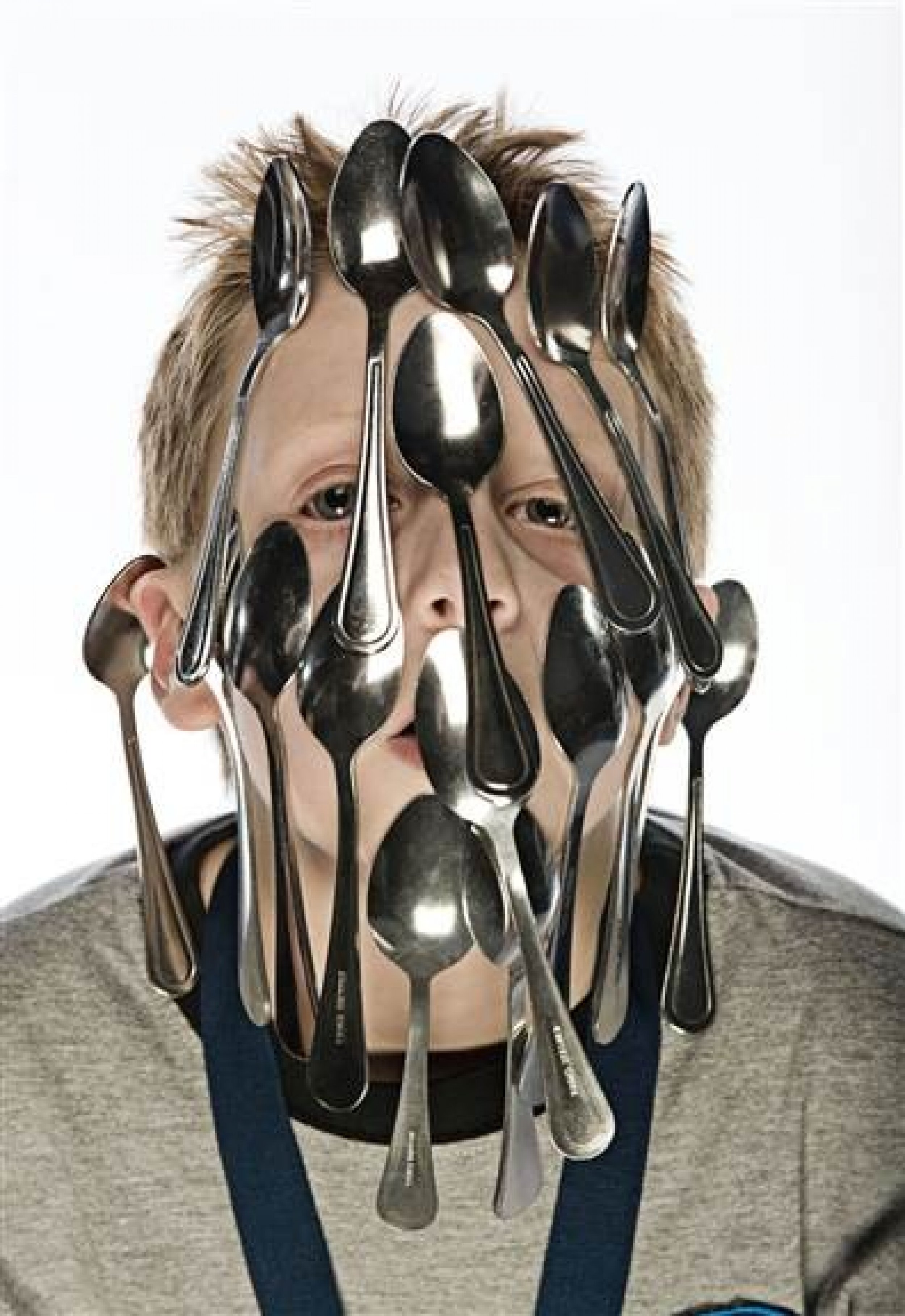 Most spoons balanced on the face